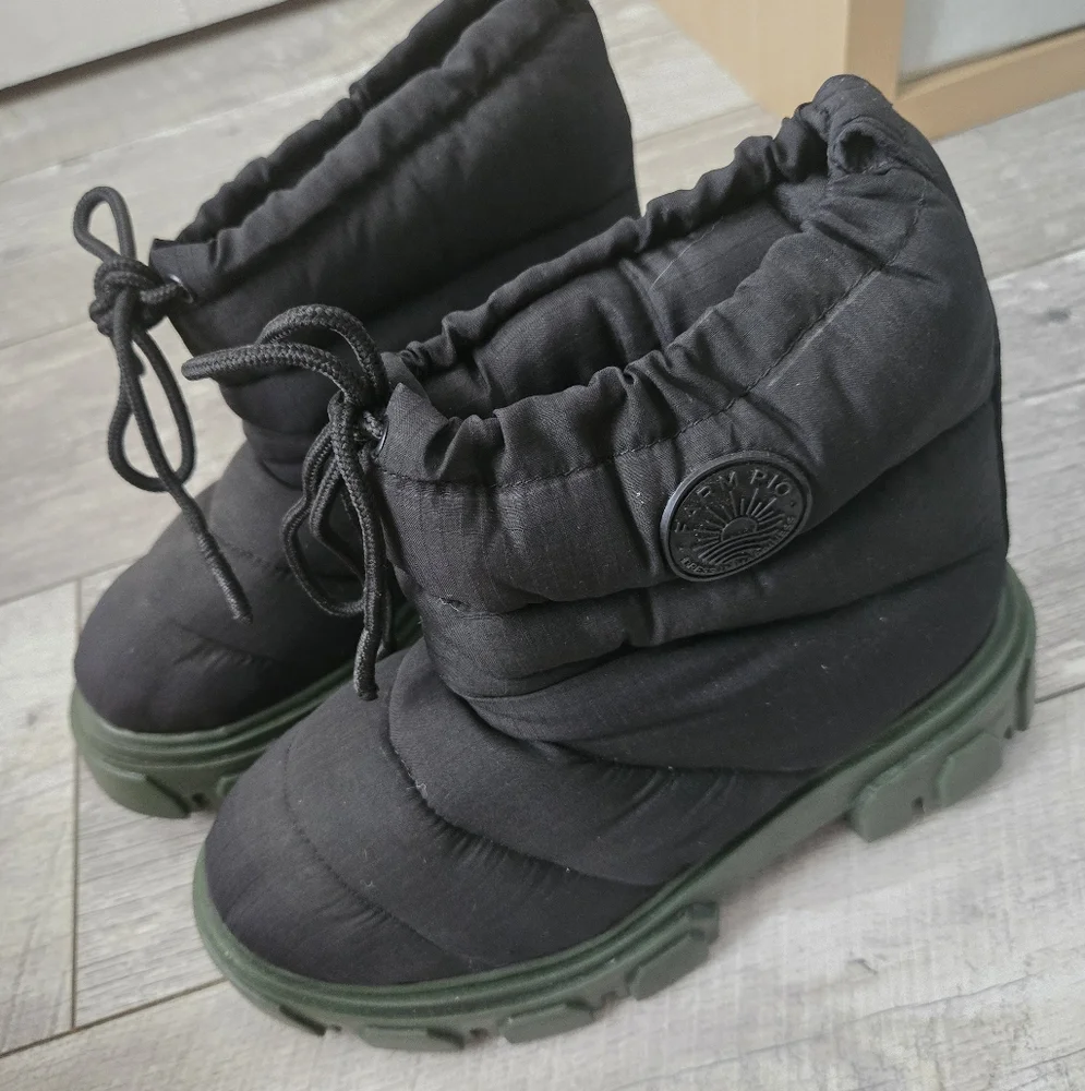 FARM RIO Lug Sole Bootie size 8